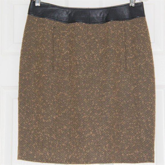 Anne Klein Dresses & Skirts - Anne Klein Petites Stylish Camel Boucle Black Leather Trim Skirt Size 10